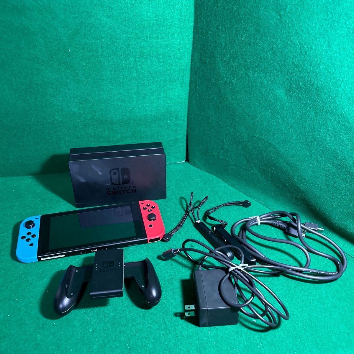 Nintendo Switch ニンテンドー スイッチ 本体 付属品全付属 動作品 動作良好 １円スタートの画像2