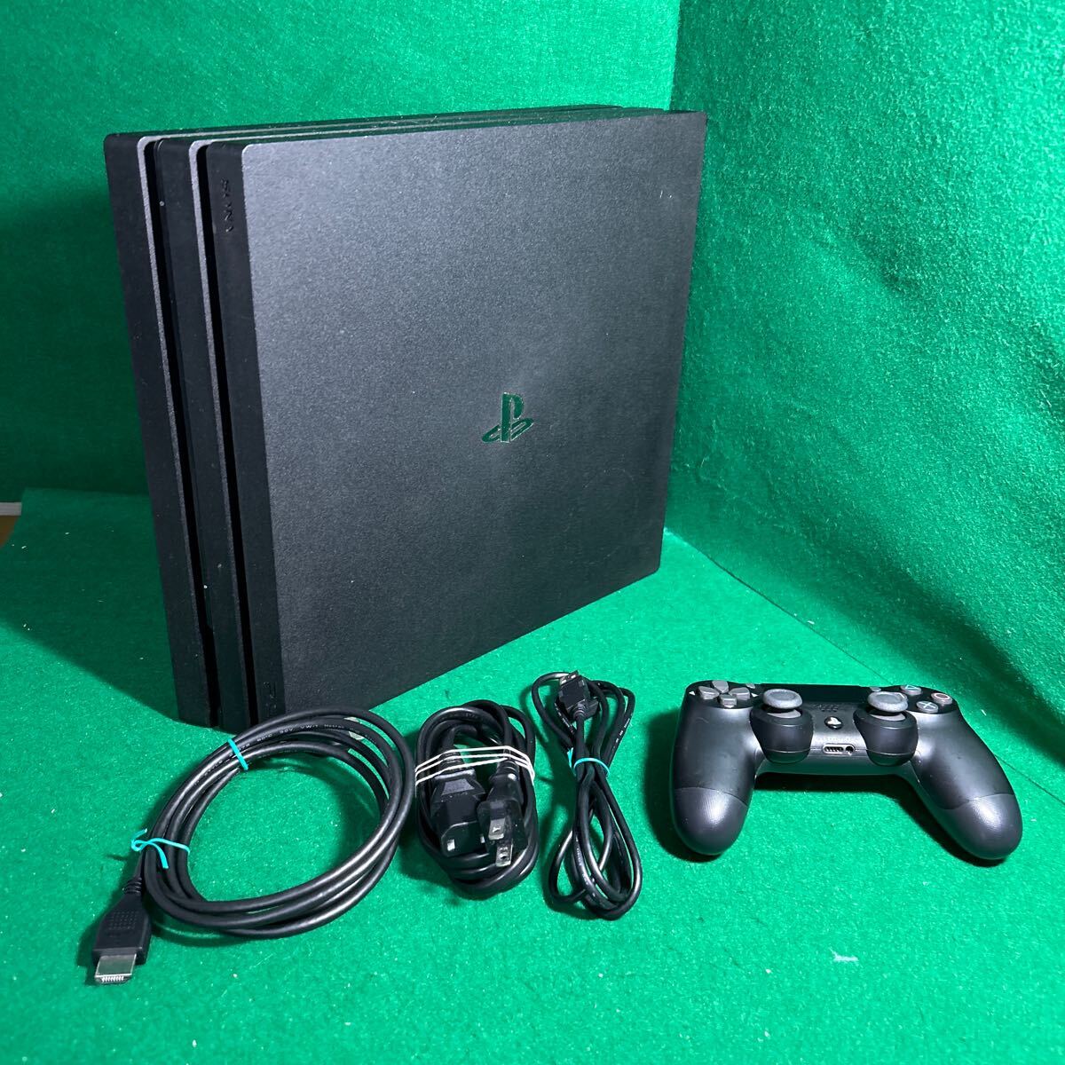 SONY PlayStation4 Pro プレステ4 PS4 CUH-7100B 1tb 封印シール有　動作品　動作良好　綺麗_画像1