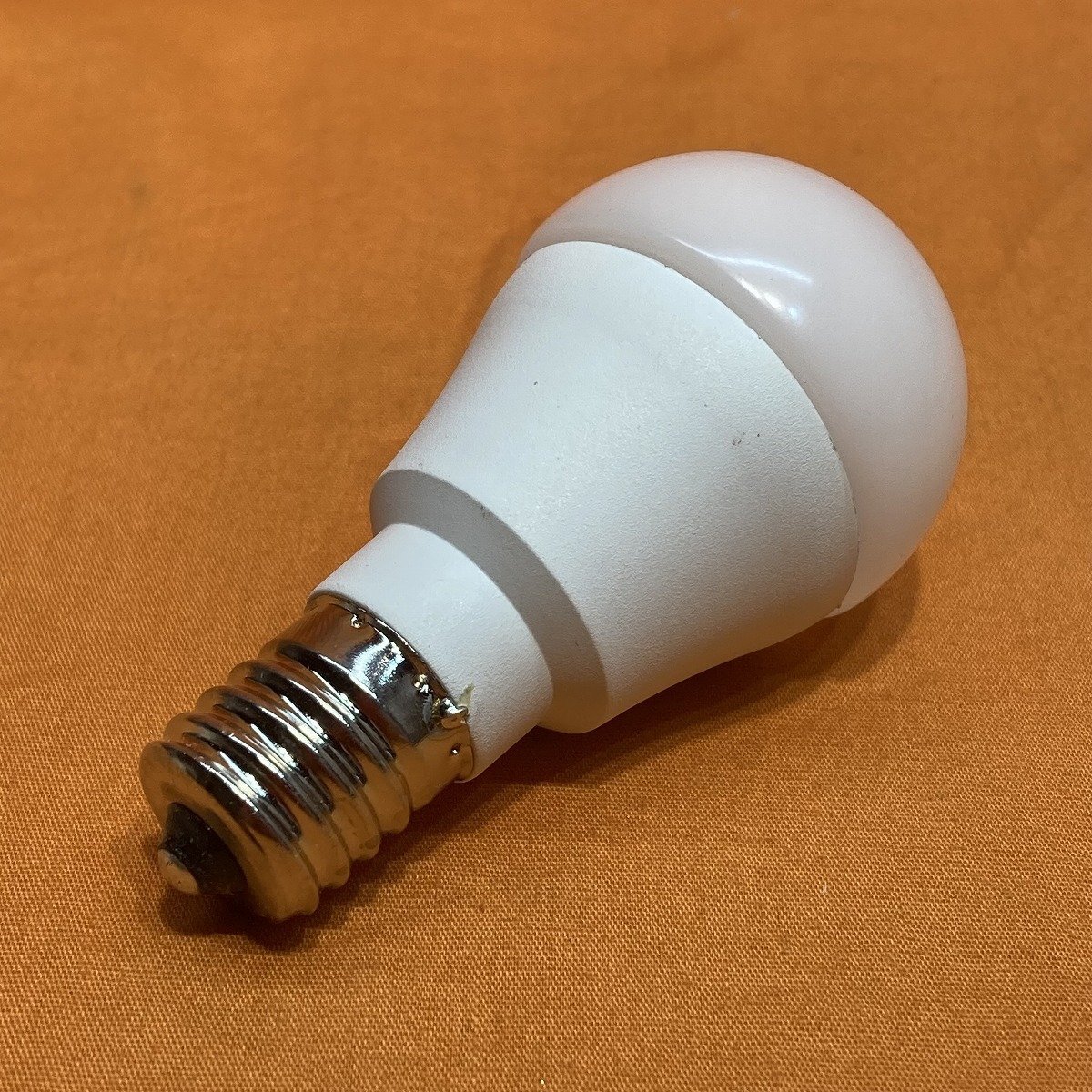 LED電球 アイリスオーヤマ LDA4L-G-E17-4T5 電球色 40形相当 サテイゴー_画像3