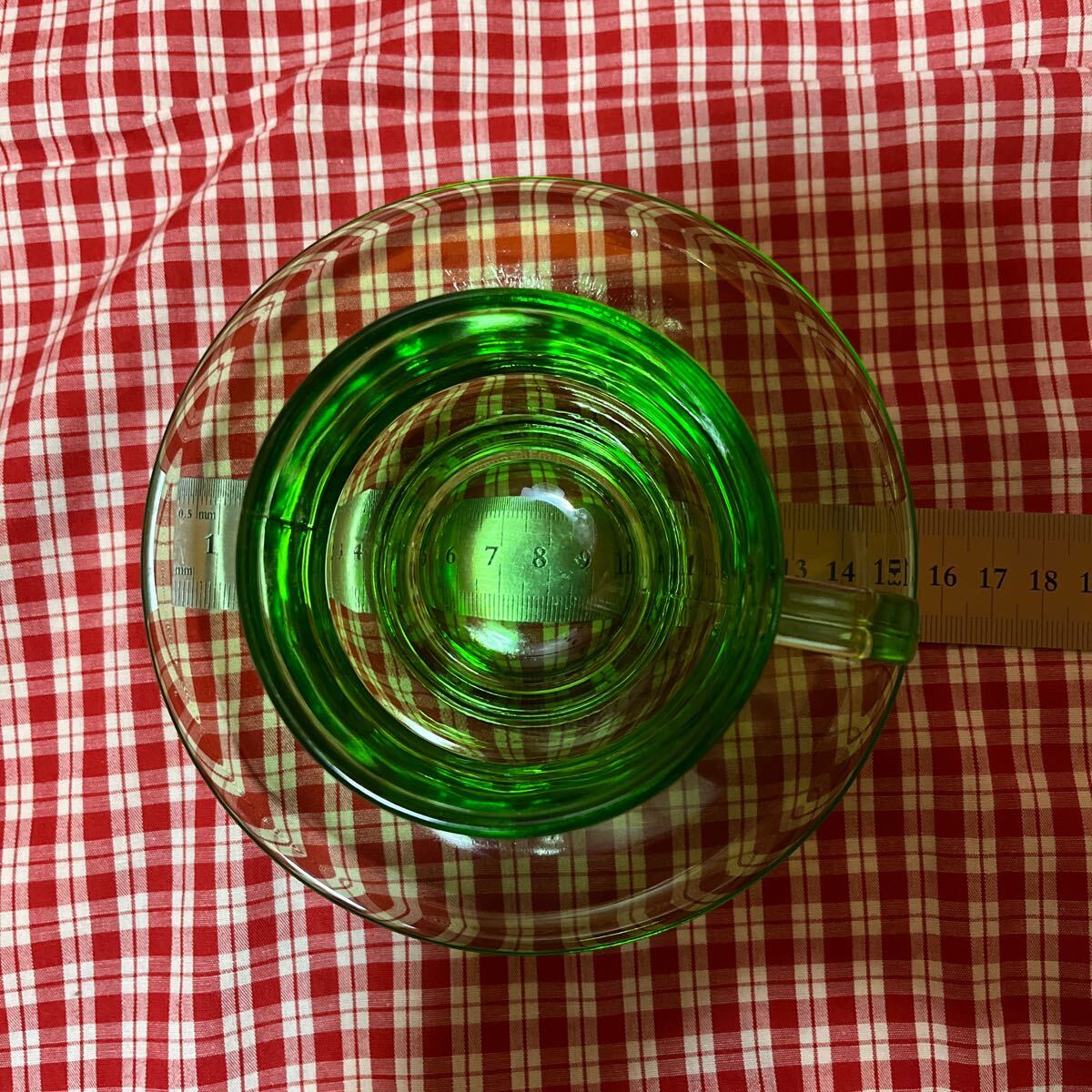 昭和レトロ　カップ&ソーサー　2客セット　ガラス　緑　グリーン　スタッキング　食器 ティーカップ ソーサー カップ アンティーク 未使用_画像4