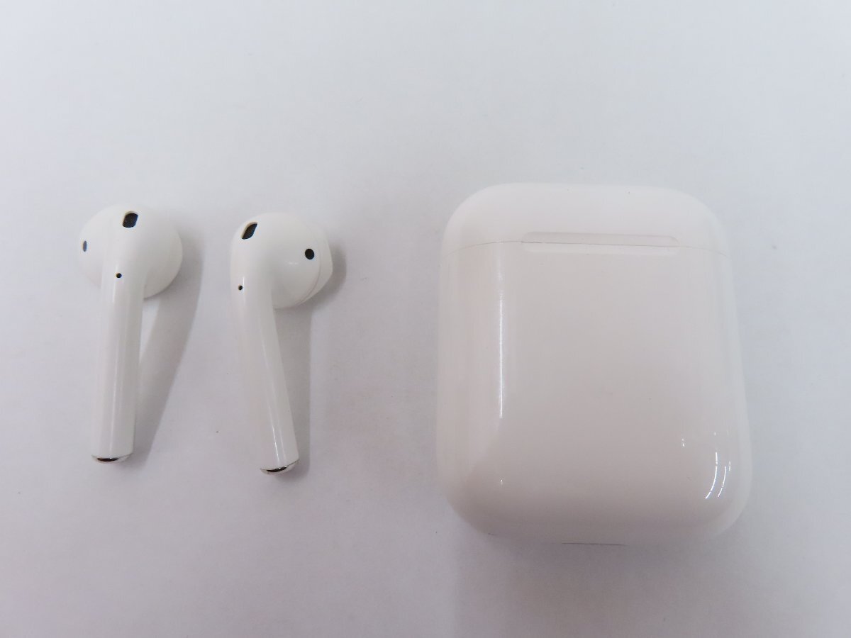 中古品●APPLE　Air Pods　第二世代(ワイヤレス充電非対応)　MV7N2J/A　2019年3月発売●1234E_画像1