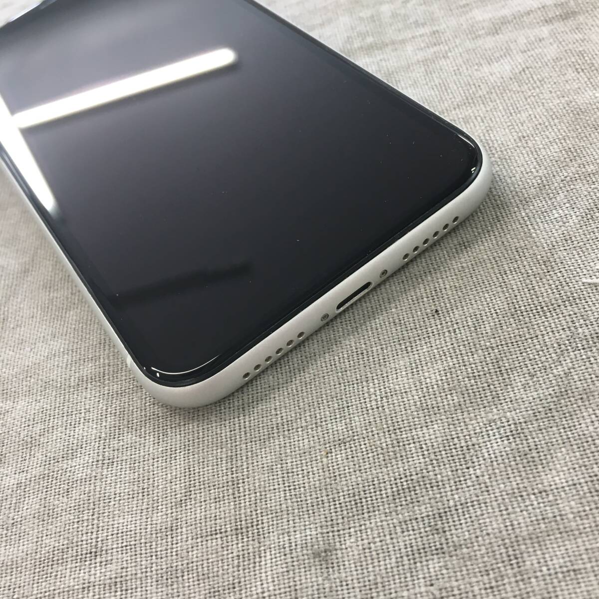 現状品 iPhone XR A2106 (MT0W2J/A) 256GB ホワイトの画像4