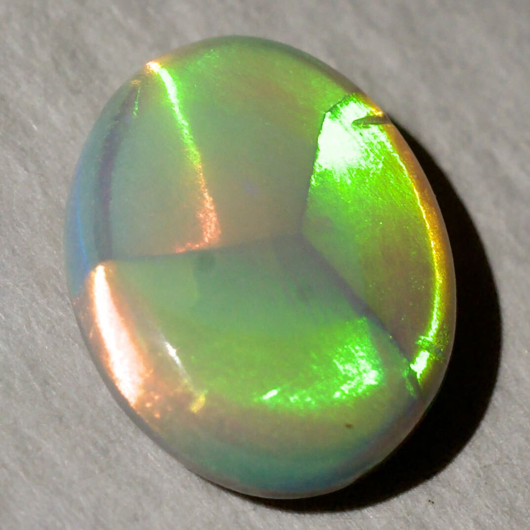 天然ブラックオパール/オーストラリア産/ルース/重さ0.96ct/サイズ8.2x6.7mm/天然オパール/天然石