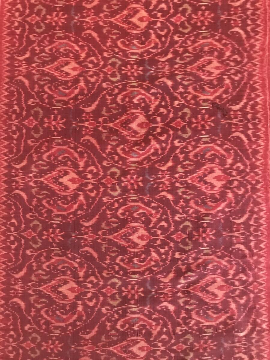 （特別出品） アンティーク イカット 赤地ペイズリー形花文様緯絣 リマール 19世紀末 インドネシア スマトラ島 検 古布 緯絣 絹絣 仕覆の画像2