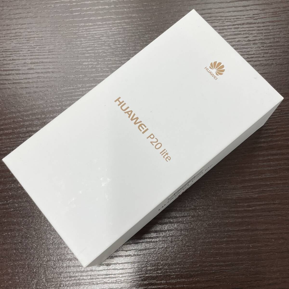 【新品未使用品】★SIMフリー★au★HUAWEI P20 lite(HWU34)★ブラック★ 3001_画像2