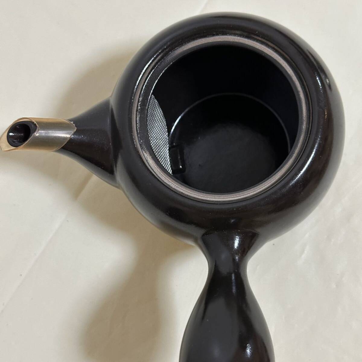 ST■ 美品 常滑焼 急須 鶴柄 黒 陶器 煎茶道具 茶道具 茶器 金彩 とこなめ富仙 常滑茶器 伝統工芸品 横手急須 箱あり 縁起物 ブラック つる_画像8