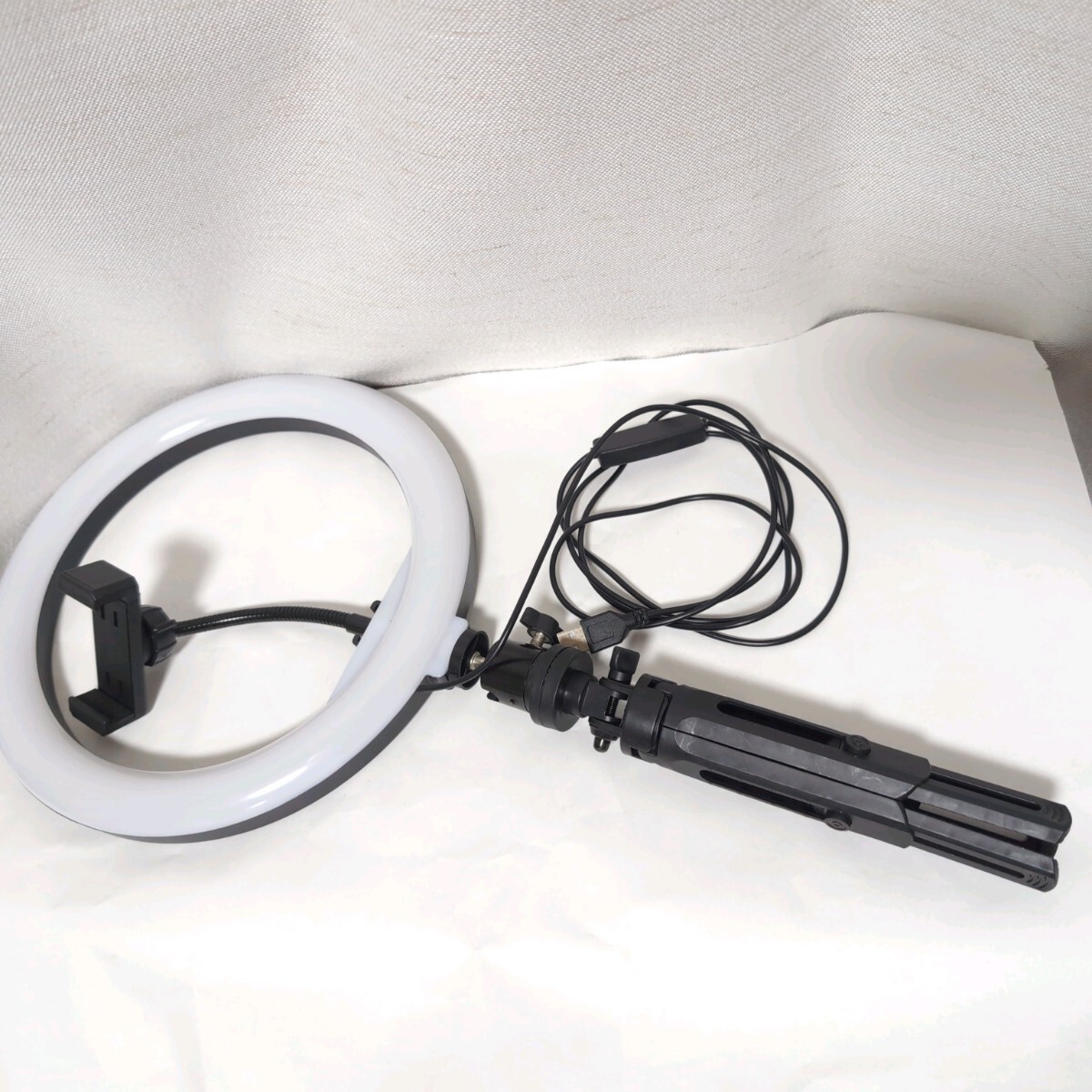 MO■卓上リングライト 三脚タイプ 直径25.5cm 照明 三色モード&10段階調光 USB 撮影機器 配信 動画撮影 リモートワーク スタンドライト の画像7