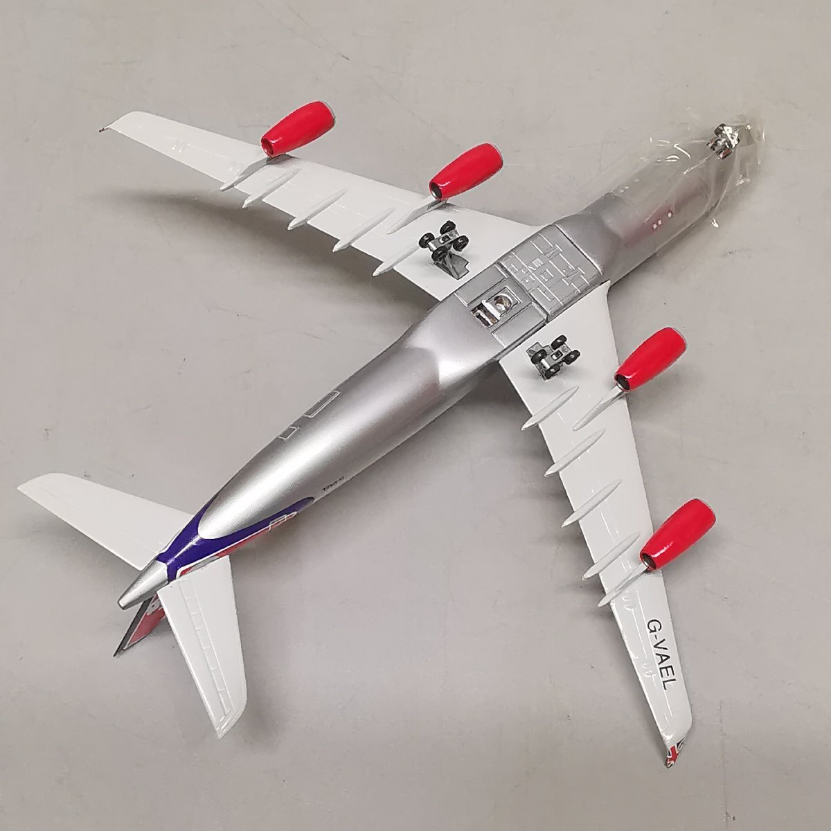 未使用 Virgin Atlantic ヴァージンアトランティック 1/400 Airbus A340-300 Dragon Wings 元箱入 付属品 航空機 模型 Z5581_画像5