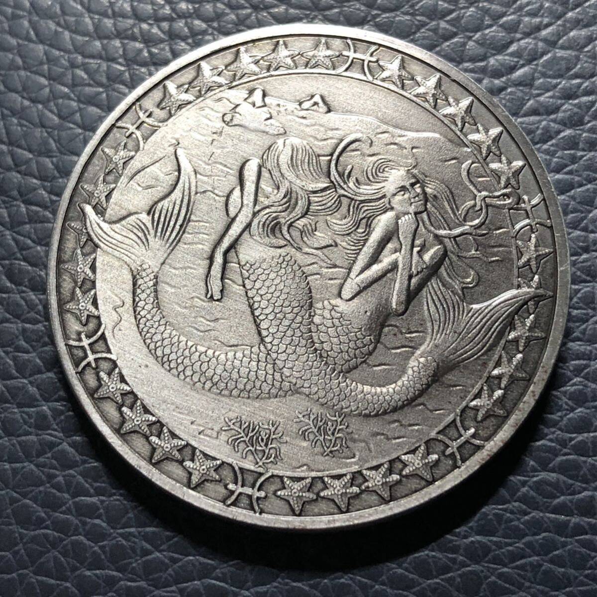 外国古銭 イギリス 魚座 太陽神 十二星座 記念硬貨 大型硬貨 カプセル付きの画像1