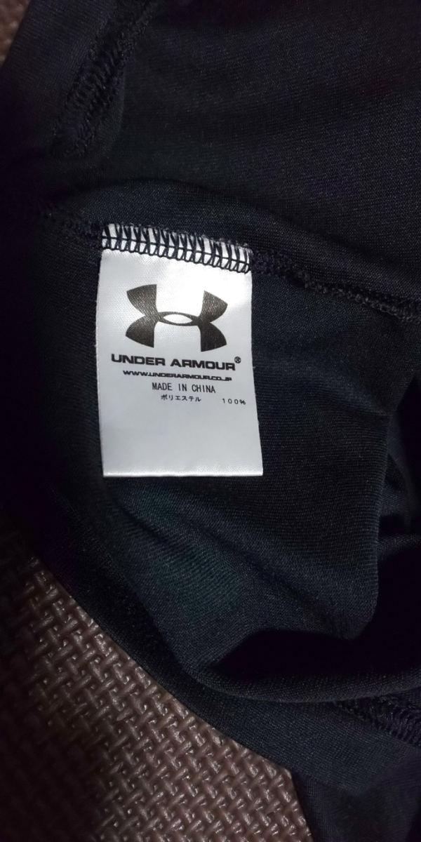 美品UNDERARMOUR黒、オレンジ、白、半袖ストレッチトップス サイズLG_画像5