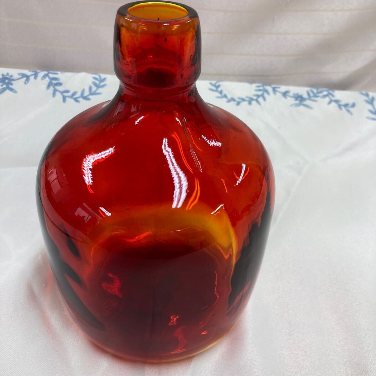 [ flower beige scalar bottle vase ] secondhand goods red color red RED Showa Retro glass made interior antique [B6-3①]0412