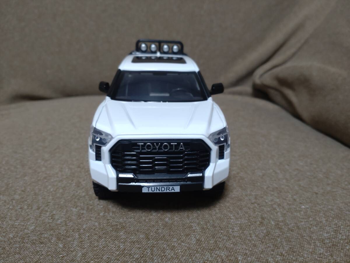 トヨタ タンドラ ミニカー プルバックカー TOYOTA TUNDRA 白 1/24 サイズくらい？ の画像3