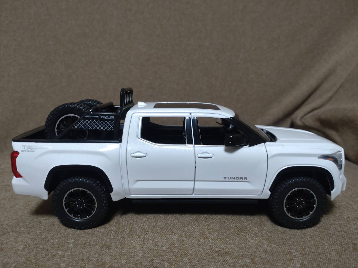 トヨタ タンドラ ミニカー プルバックカー TOYOTA TUNDRA 白 1/24 サイズくらい？ の画像5