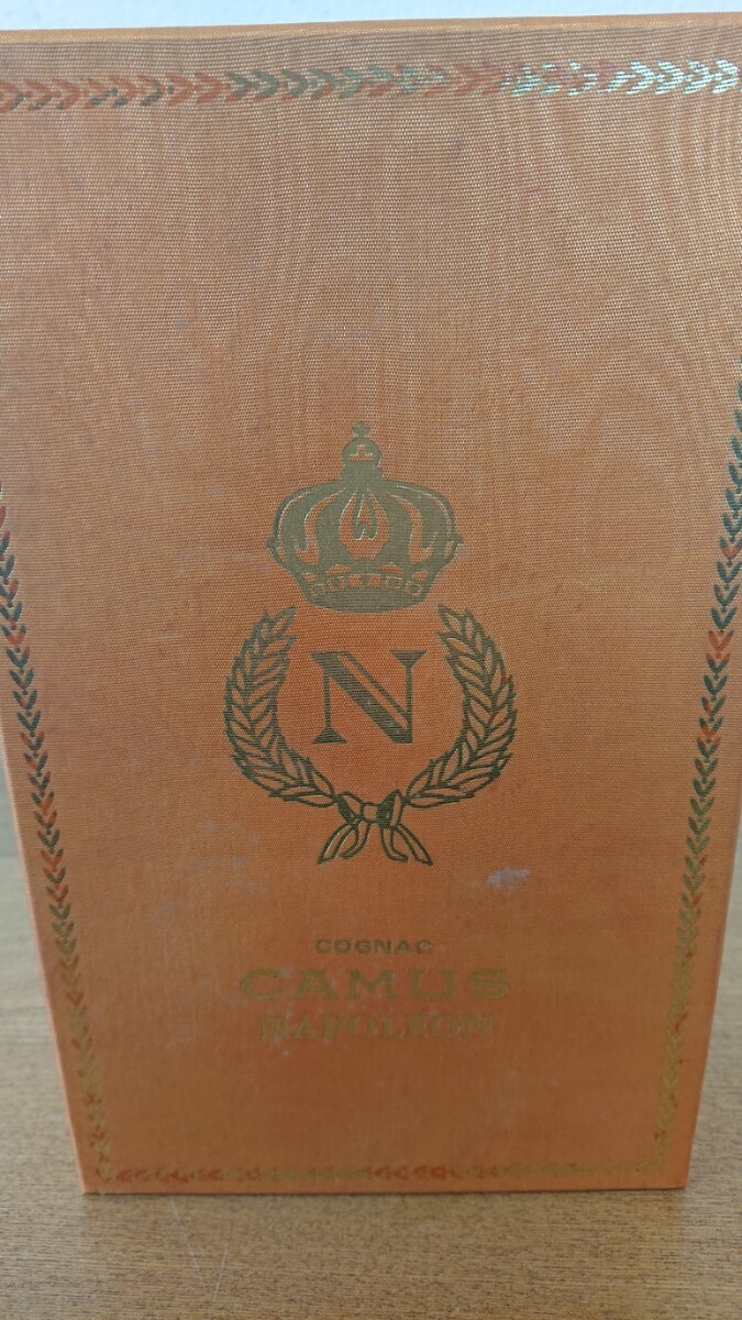 コニャック COGNAG CAMUS NAPOLEON カミュ ナポレオン ブランデー 新品未開封 ブック 総重量1180g 古酒 陶器ボトル_画像9