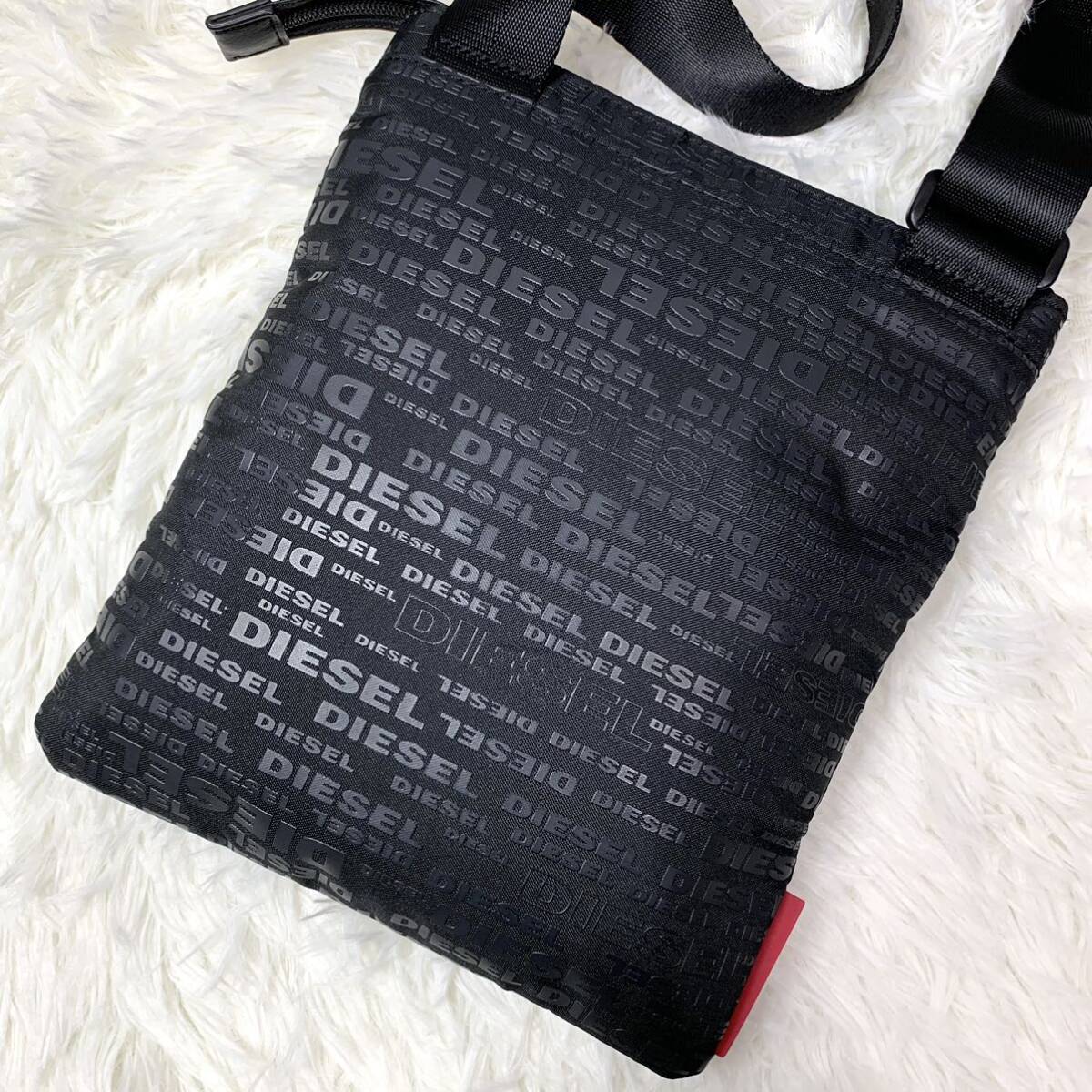 1円 極美品/ロゴ総柄 ●DIESEL ディーゼル メンズ ショルダーバッグ サコッシュ ボディ ナイロン レザー ブラック 黒 レッド 赤 斜め掛け _画像2