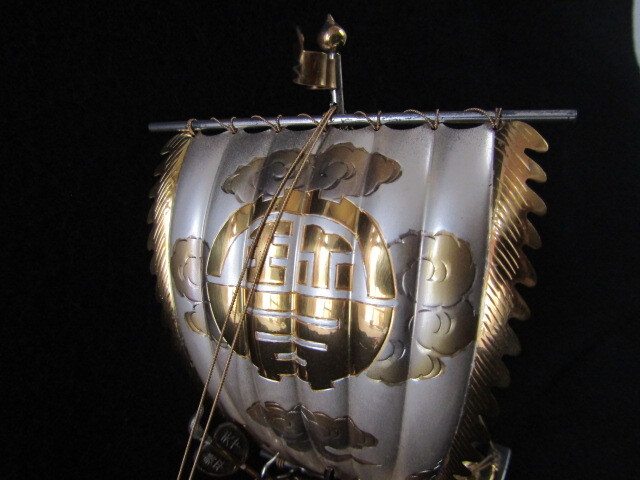 * silver made Treasure Ship ornament silver 960 glass case go in weight 214g*