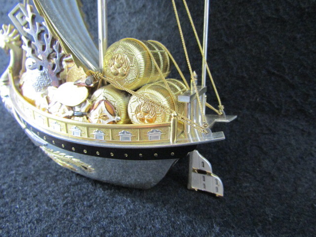 * silver made Treasure Ship ornament silver 960 glass case go in weight 214g*