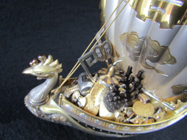 * silver made Treasure Ship ornament silver 960 glass case go in weight 214g*