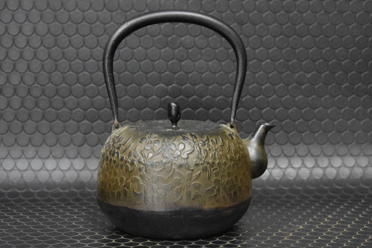 うぶ品 時代物 南部 鳳文堂造 花地紋鉄瓶 花尽くし 茶道具 古美術品 の画像1