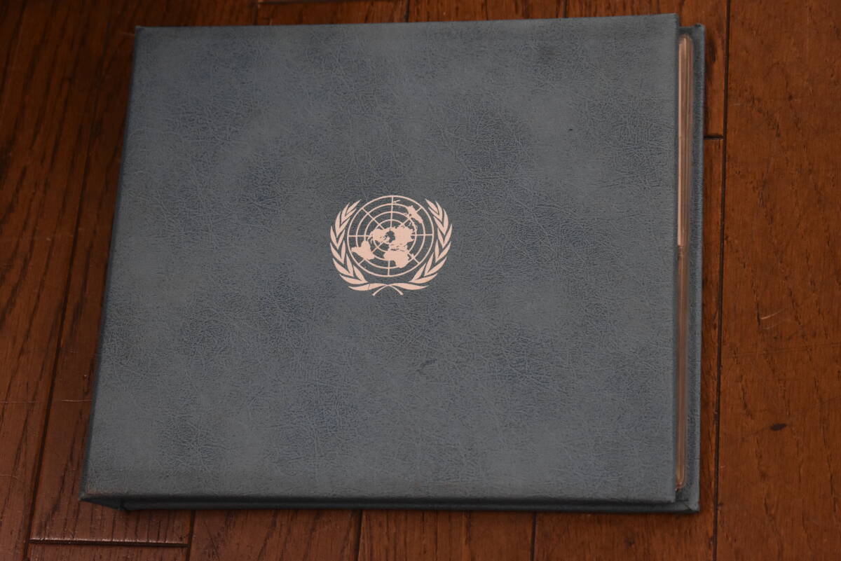 うぶ品 OFFICIAL UNITED NATIONS MEDALLIC FIRST DAY COVERS 1975 公式国際連合記念メダル ５枚セット アルバムの画像7