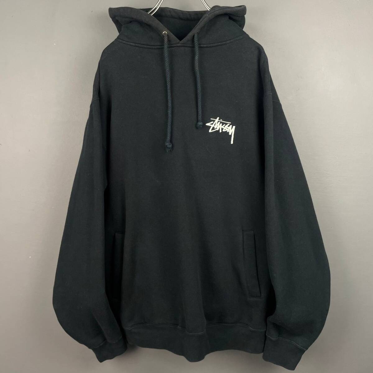 Wm466 STUSSY ステューシー スウェット パーカー フーディー 8ボール ロゴプリント ブラック 黒 メンズ Lの画像2