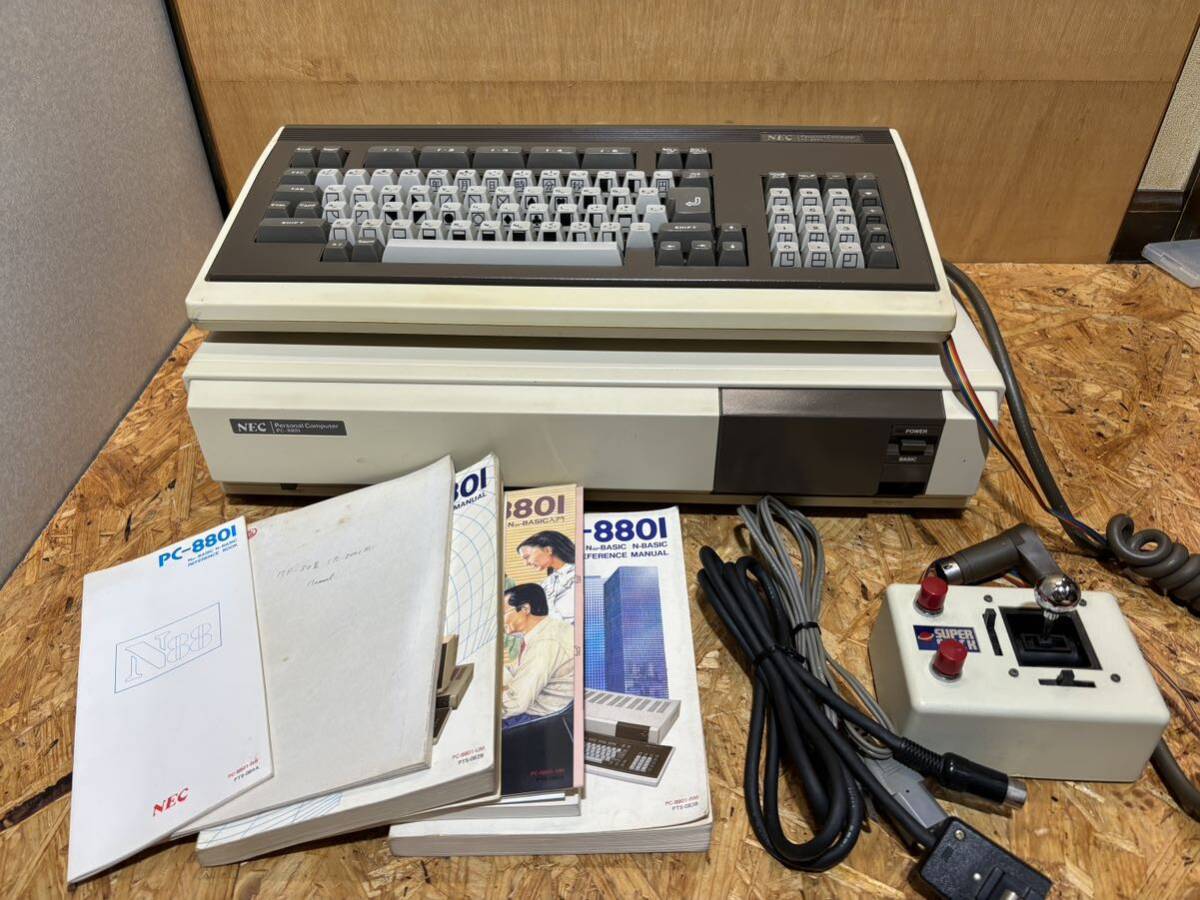レトロ 旧型PC NEC PC-8801 パーソナルコンピューター パソコン 本体 キーボード 冊子付き 動作未確認の画像1