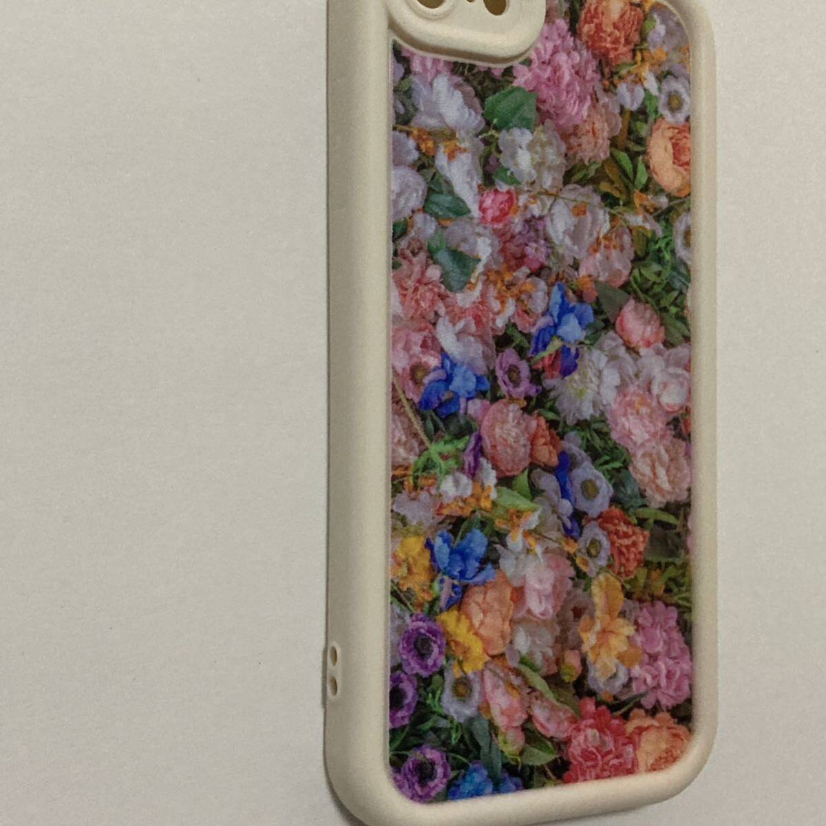 新品 iPhone SE2.3 iPhone7/8スマホケース　小花柄　花柄　春コーデ カラフルかわいい 花畑 ホワイト 植物 自然 ソフトケース　花_画像2