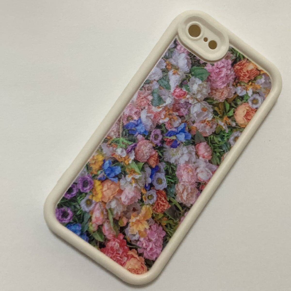 新品 iPhone SE2.3 iPhone7/8スマホケース　小花柄　花柄　春コーデ カラフルかわいい 花畑 ホワイト 植物 自然 ソフトケース　花_画像4