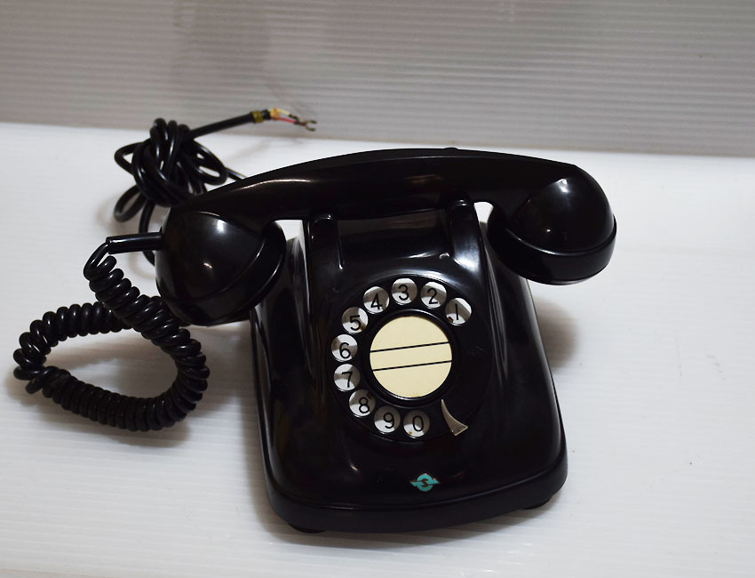 ■昭和レトロ ４号Ａ 黒電話 1976年の画像1