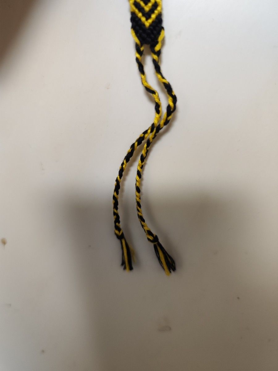 ハンドメイド黒×黄色ハート柄ミサンガ ハンドメイド