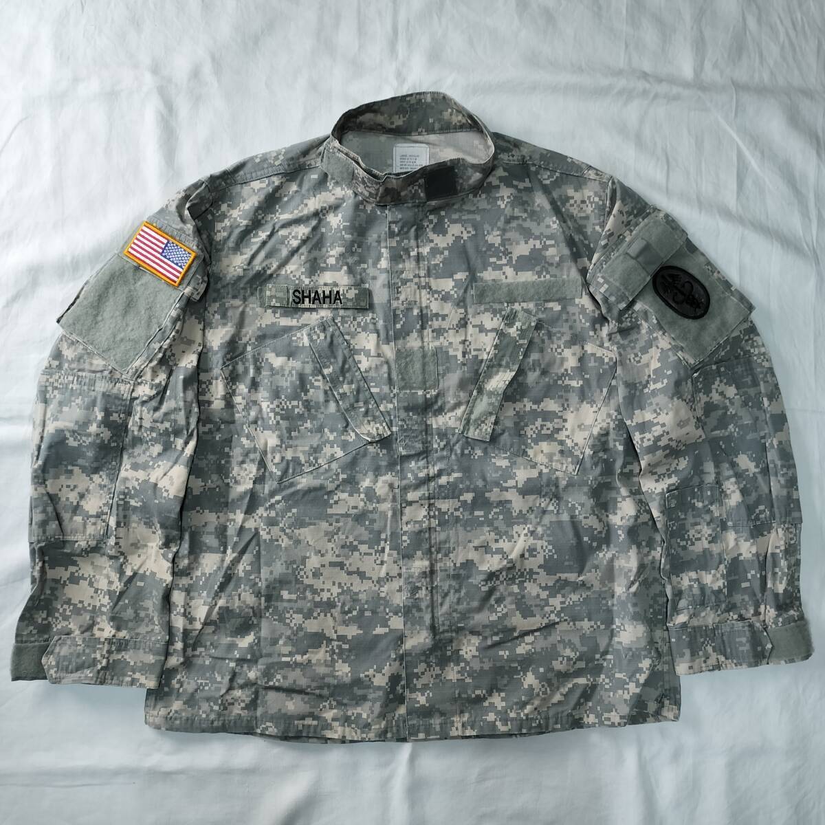 2005年製 アメリカ軍 ACU デジタルカモコンバットジャケット ミリタリージャケット ヴィンテージ U.S.ARMY LARGE-REGULAR 部隊章付き 希少の画像1