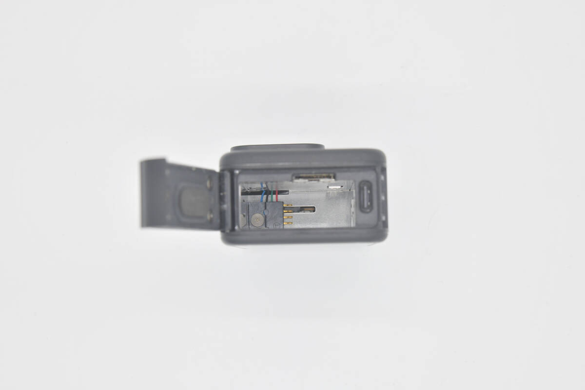 中古美品 Gopro HERO 10 black 純正バッテリー青２個白１個 リストストラップ付の画像6