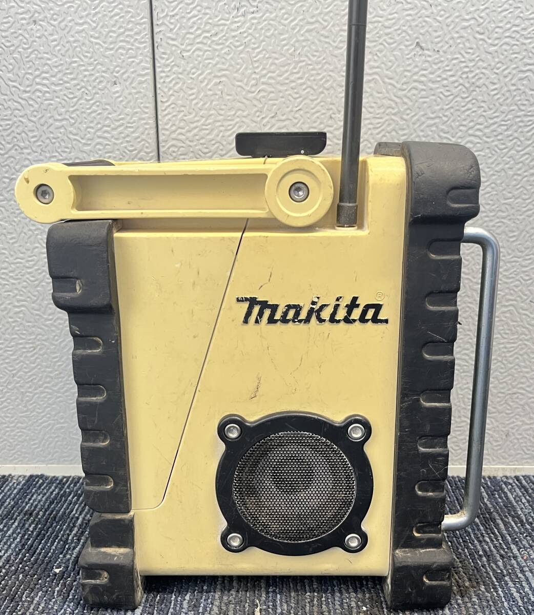 【中古品】makita マキタ 充電式 ラジオ MR100 コードレス 電気 工具 大工道具 DIY 2165の画像3