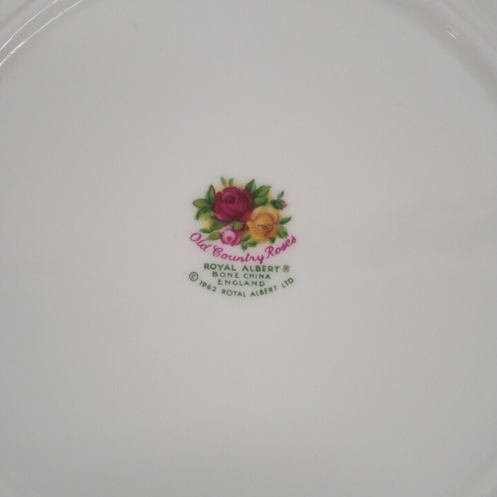 ロイヤルアルバート プレート 　　オールドカントリーローズ　　　　ケーキ皿 　金彩 　洋食器　　　　4枚セット　未使用品　自宅保管