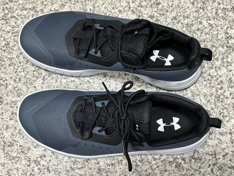 超美品　アンダーアーマー　UNDER　ARMOUR　スニーカー　　28.5　紺