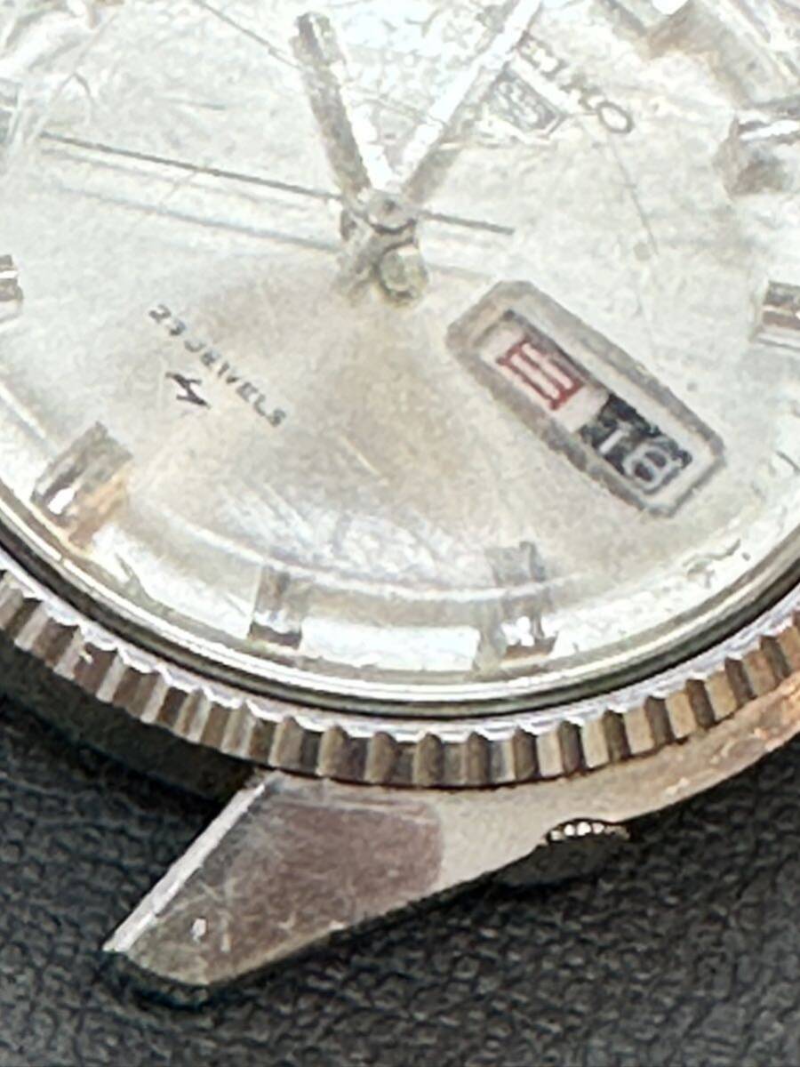稼働品 セイコー AT/自動巻 5126-8050 ファイブ 23石 シルバー文字盤 デイデイト メンズ腕時計 ヴィンテージ コレクター収集品の画像4