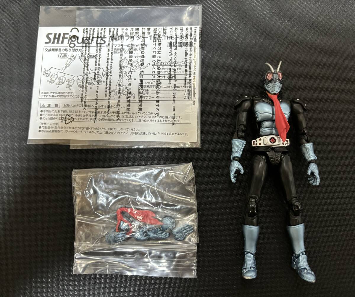 S.H.フィギュアーツ 仮面ライダー1号、2号(THE FIRST)、V3(THE NEXT)、(サイクロン号(THE FIRST Ver.) 4点セットの画像1