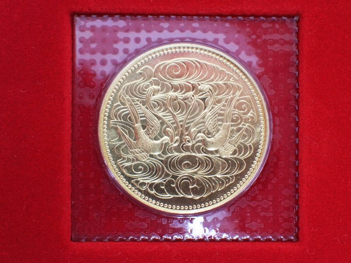 昭和61年 昭和天皇御在位60年記念 10万円 金貨 ケース付き　K24 純金 ２0g ブリスターパック入り　未開封K2511_画像2