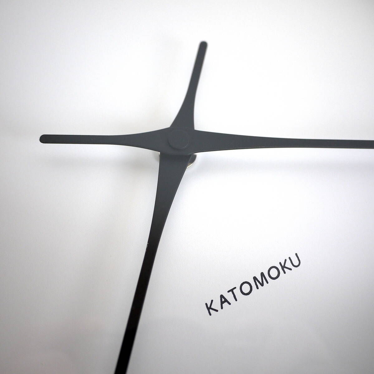 KATOMOKU 加藤木工 カトモク「Muku Clock 13」壁掛け時計 電波時計 スイーブ 木製 ヒノキ〈 直径30cm 〉ナチュラル 日本製 美品の画像4