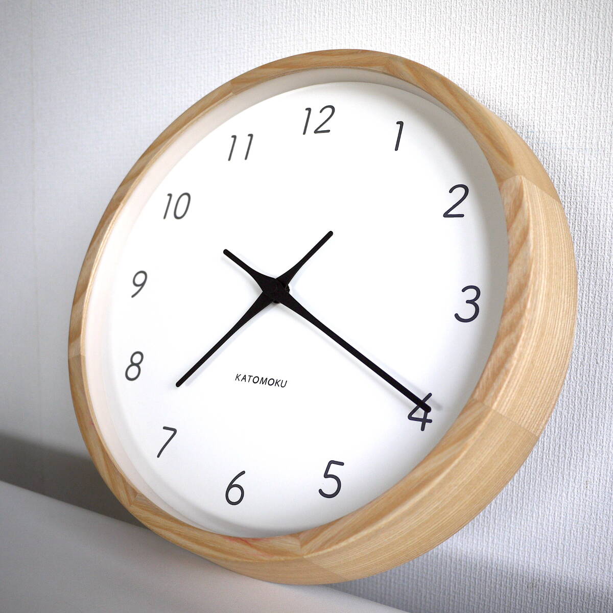 KATOMOKU 加藤木工 カトモク「Muku Clock 13」壁掛け時計 電波時計 スイーブ 木製 ヒノキ〈 直径30cm 〉ナチュラル 日本製 美品の画像2