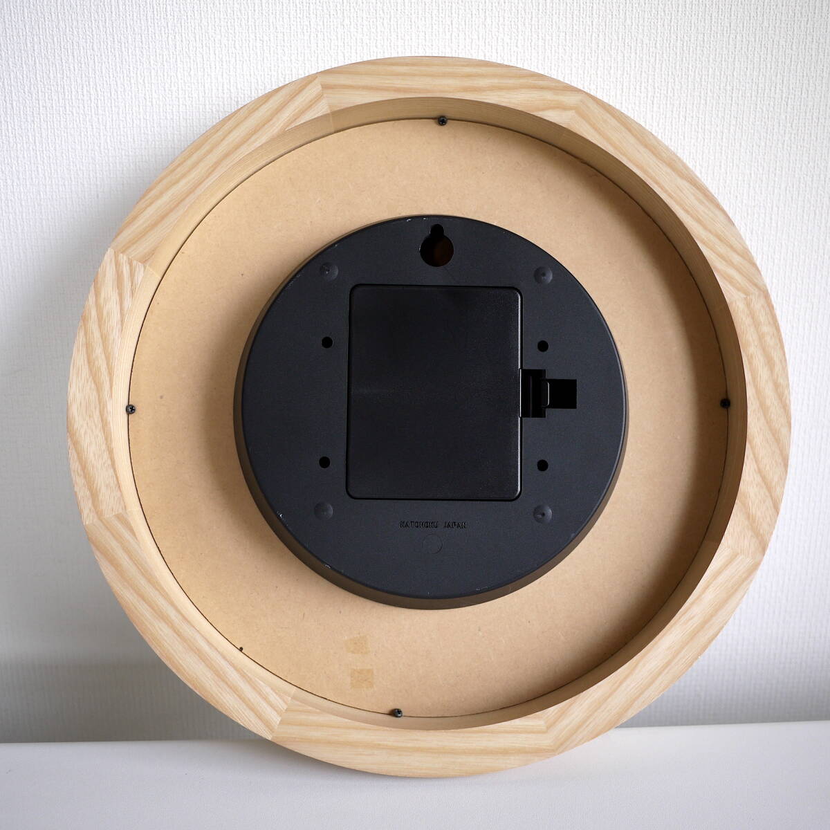 KATOMOKU 加藤木工 カトモク「Muku Clock 13」壁掛け時計 電波時計 スイーブ 木製 ヒノキ〈 直径30cm 〉ナチュラル 日本製 美品の画像5
