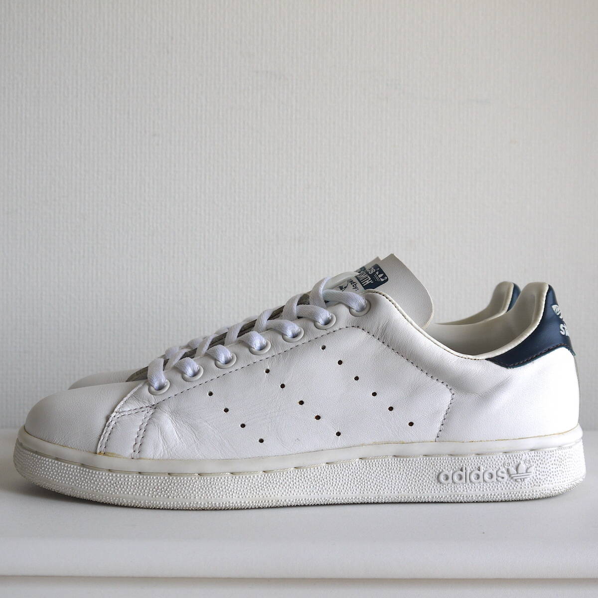 adidas STAN SMITH アディダス スタンスミス 本革レザー 限定モデル〈 7.5インチ 25.5cm 〉ホワイト／ネイビー 美品の画像3