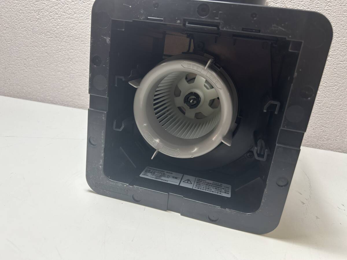 z40 unused Panasonic Panasonic ceiling . included shape exhaust fan FY-17C8. included size 177mm angle applying pipe diameter φ100mm heaven . exhaust fan unopened 