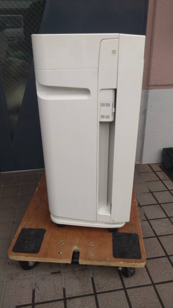 ｍ94【通電・動作確認OK】 DAIKIN ダイキン MCK70U-W 空気清浄機 加湿ストリーマ 適用畳数：31畳 /最大適用畳数(加湿)：18畳 /PM2.5対応_画像4