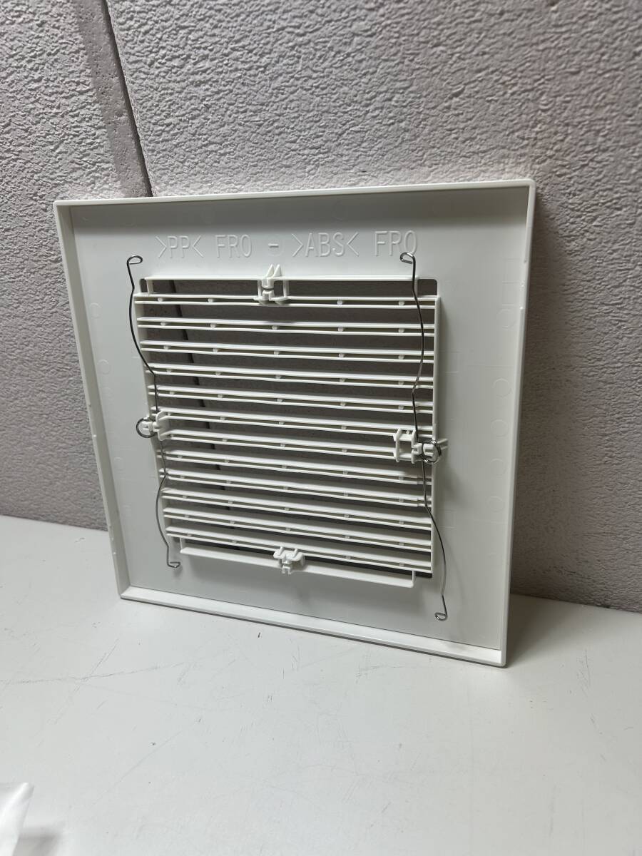 z40 unused Panasonic Panasonic ceiling . included shape exhaust fan FY-17C8. included size 177mm angle applying pipe diameter φ100mm heaven . exhaust fan unopened 