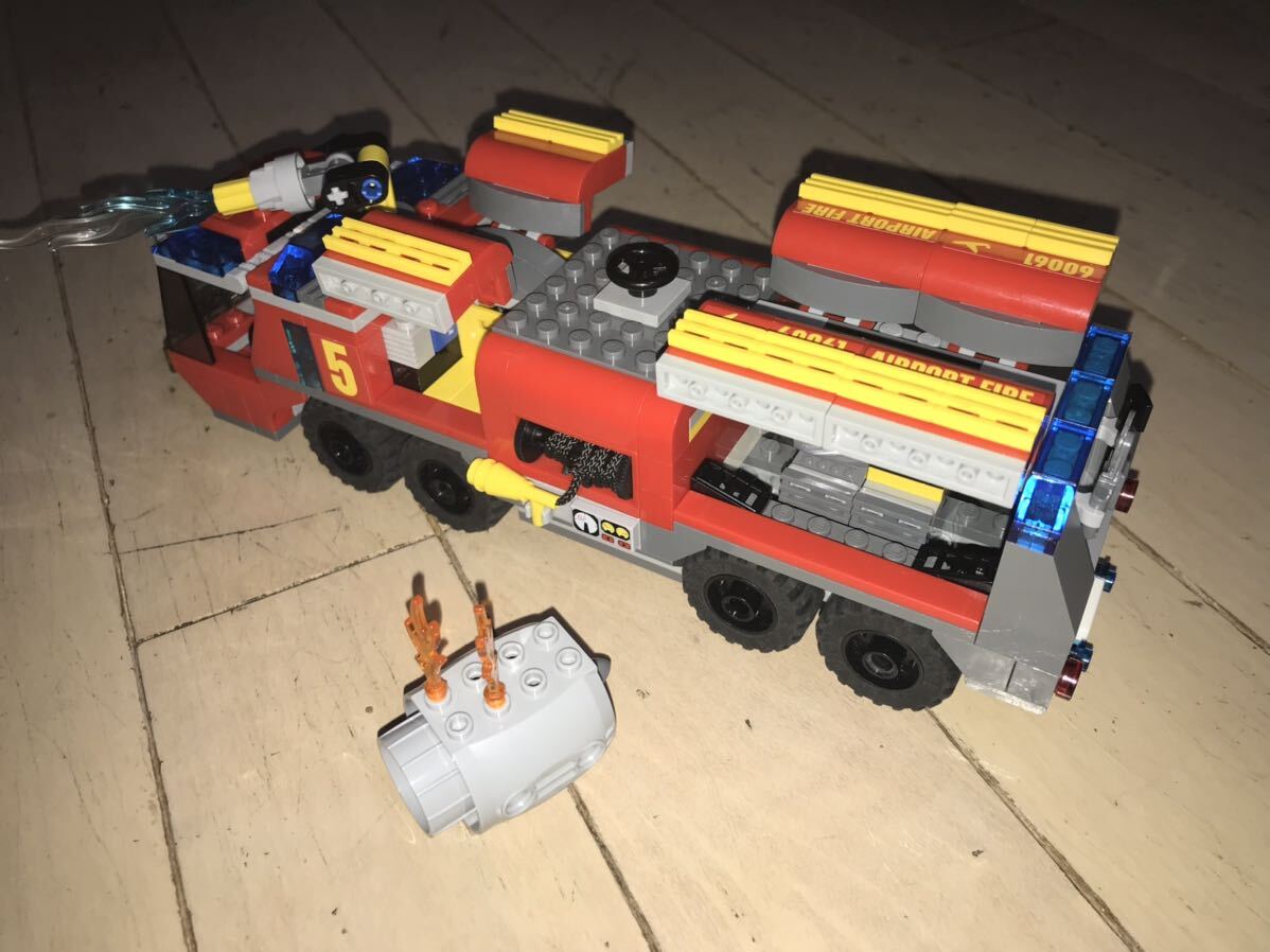 レゴLEGO シティー 消防車 救急車 60107はしご車　60061エアポートファイアトラックなど　中古_画像3