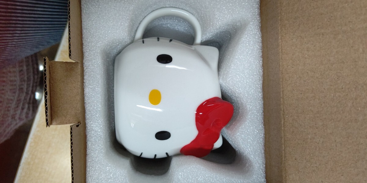 スケーター (Skater) 陶器 マグカップ 390ml ダイカット ハローキティ サンリオ 新品・未開封・即決