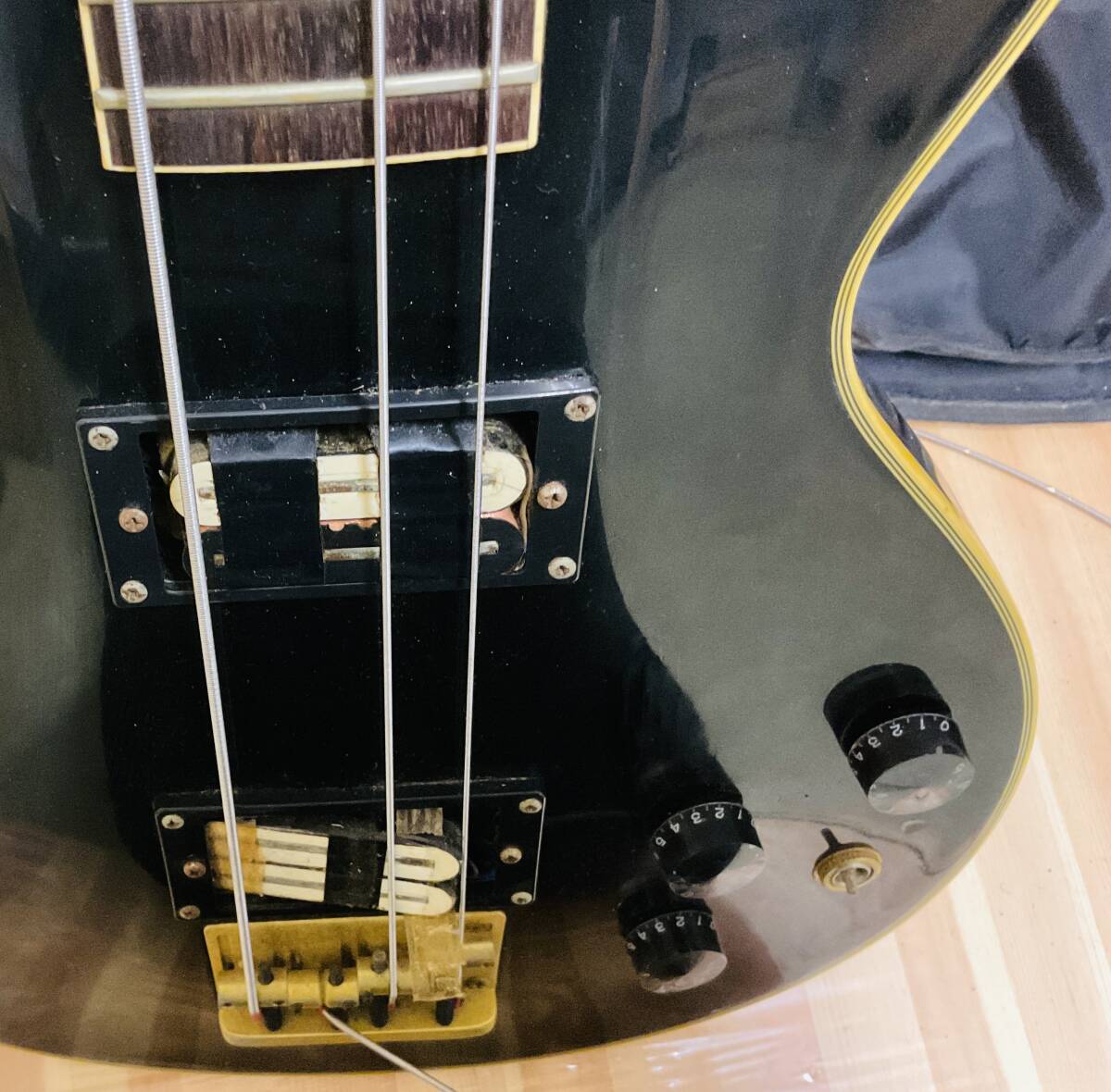 エレキベース グラスルーツ GrassRoots GUITARS 型番不明 弦楽器 ソフトケース付き 現状品　_画像4