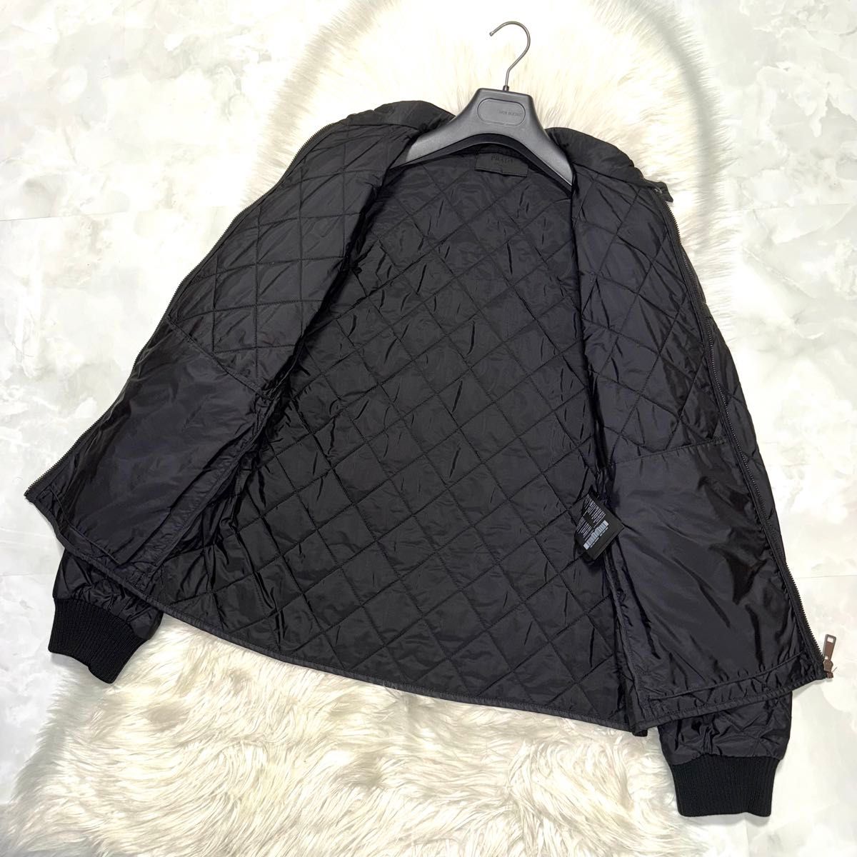 本物 美品 プラダ レザー三角タグ キルティング 中綿 ナイロン 本物 美品 プラダ レザー三角タグ キルティング 中綿 ナイロン