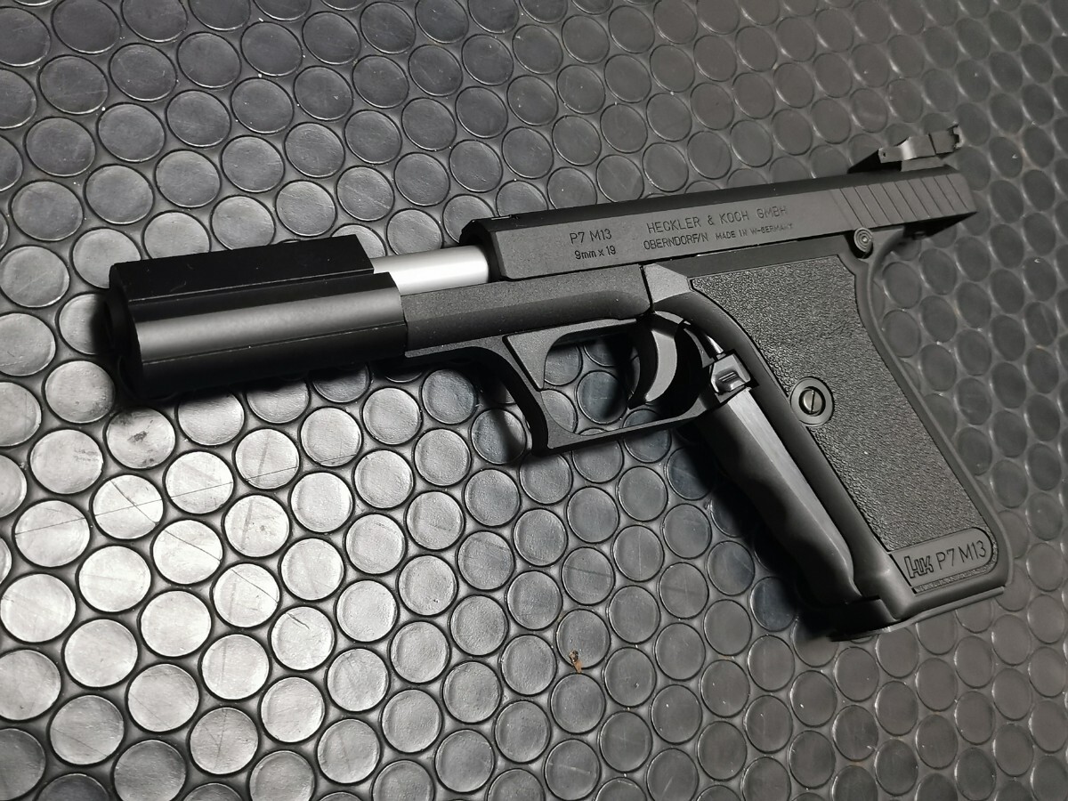 希少 MGC H＆K P7M13 シューマッハカスタム ガスブローバック ハードケース 説明書等付属_画像4